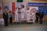 37 medali karateków