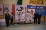 37 medali karateków