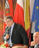 Z pustego w próżne