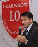 Młodzież dyskutuje