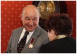 Po przyjęciu uchwał, gratulowano odznaczeń