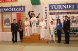 16 medali krzyskich karateków
