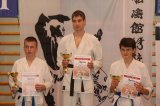 16 medali krzyskich karateków