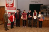 Młodzież uczy się pomagać