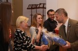 Młodzież uczy się pomagać