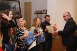 Młodzież uczy się pomagać