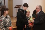 Młodzież uczy się pomagać