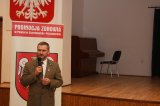 Młodzież uczy się pomagać