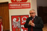 Młodzież uczy się pomagać