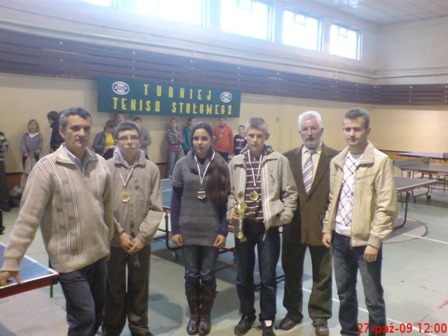  - i_miejsce_druzynowe_mistrzostwa_powiatu_lzs__w_tenisie_stolowym_30.10.2009.jpg