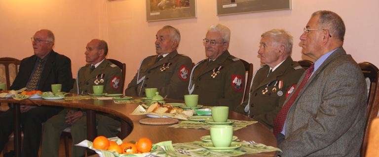  - kombatanci_obradowali_w_starostwie_panorama_22.10.2009.jpg