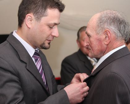  - odznaczono_wielu_zasluzonych_rolnikow_09.06.2009.jpg