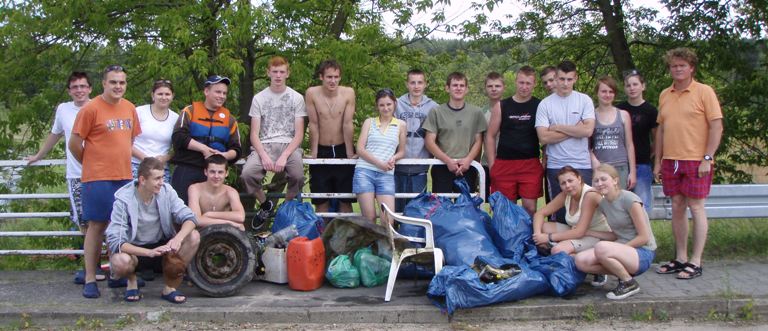  - sprzatali_szlak_papieski_3_26.06.2009.jpg