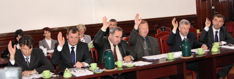 - panorama_rada_powiatu_zadowolona_z_pracy_zarzadu_05.05.2010.jpg