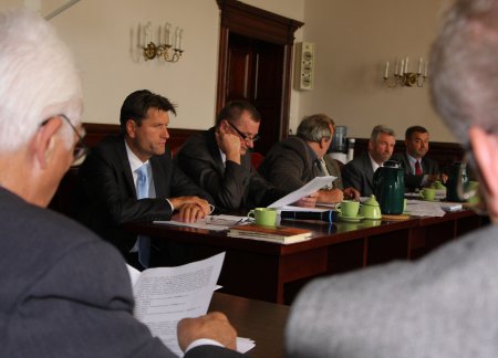  - powakacyjna_sesja_rady_powiatu_10.09.2010.jpg