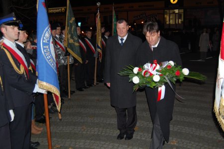  - czarnkow_poklonil_sie_bohaterom.jpg