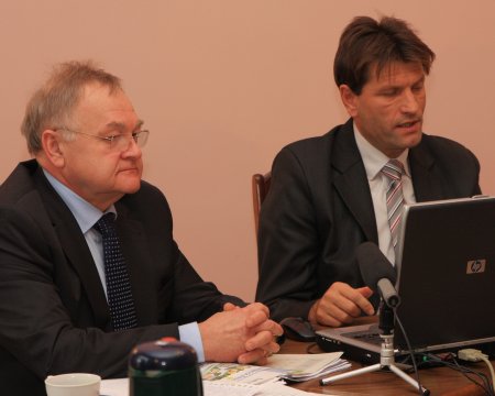  - dziennikarze_dyskutowali_o_klempiczu_1_18.11.2011.jpg