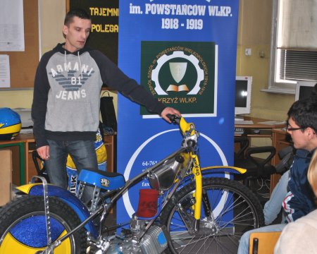 - lekcja_z_zuzlowcem_14.04.2011.jpg - lekcja_z_zuzlowcem_14.04.2011.jpg