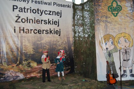  - mlodziez_spiewala_patriotyczne_piesni_22.11.2011.jpg