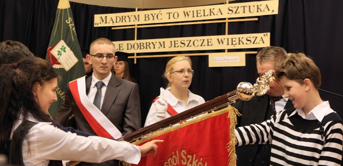  - panorama_z_makuszynskim_na_sztandarze_25.11.2011.jpg