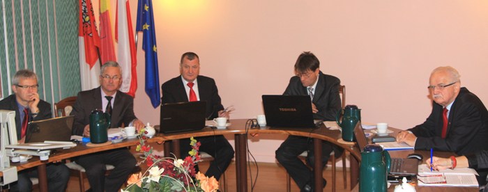  - panorama_zarzad_z_marszalkiem_27.10.2011.jpg