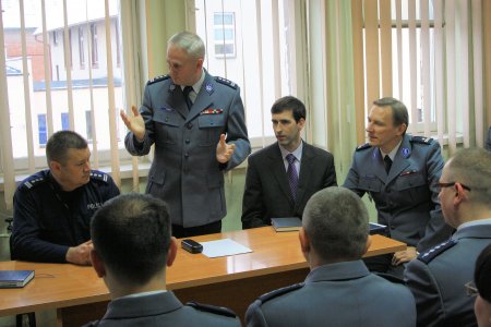  - policjanci_zebrali_pochwaly_02.02.2011.jpg