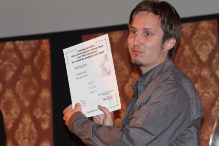  - tomasz_jaworski__z_dyplomem_uczestnictwa_11.10.2011.jpg