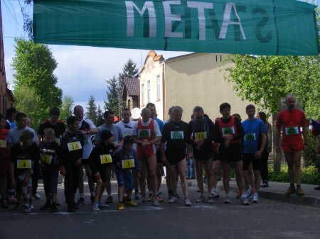 - zawodnicy_startowali_spod_osrodka_kultury_strzelnica_15052011.jpg - zawodnicy_startowali_spod_osrodka_kultury_strzelnica_15052011.jpg