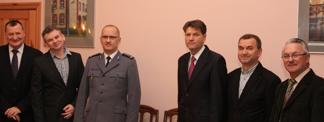  - panorama_powiat_wspomogl_policjantow_28.12.2012.jpg