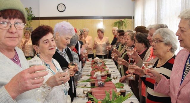  - panorama_seniorki_przyjely_zyczenia_12.03.2013.jpg