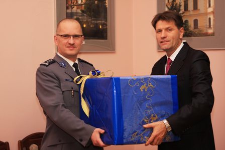  - powiat_wspomogl_policjantow_28.12.2012.jpg