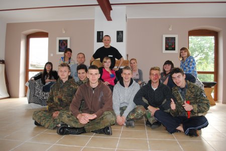  - szkola_bez_lawek_i_tornistra_15.06.2012.jpg