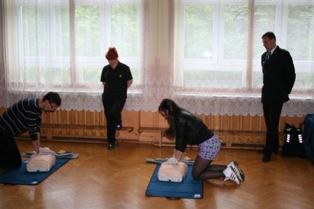  - w_trakcie_wykonywania_resuscytacji_krazeniowo-oddechowej_(rko)_14.06.2012.jpg