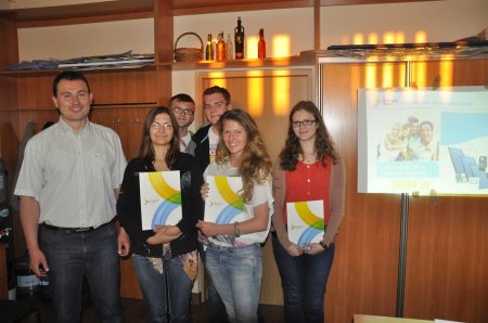  - eszkola_wznawia_dzialalnosc_06.09._2013.jpg
