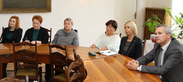  - panorama_uam_bedzie_pomagac_20.09.2013.jpg