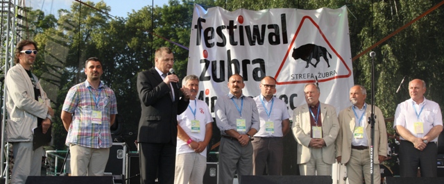  - panorama_z_zubrem_na_miedzy_11.07.2013.jpg
