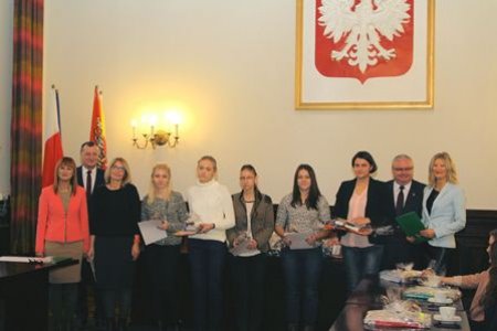 - laureaci_miedzypowiatowego_konkursu_j._niemieckiego_18.12.2015.jpg