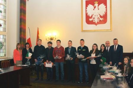 - laureaci_miedzypowiatowego_konkursu_matematycznego_18.12.2015.jpg