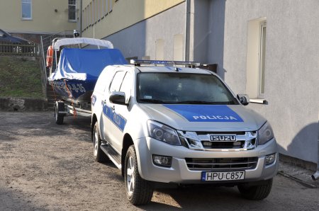 - policja_z_nowa_lodzia_i_samochodem_2_05.10.2015.jpg